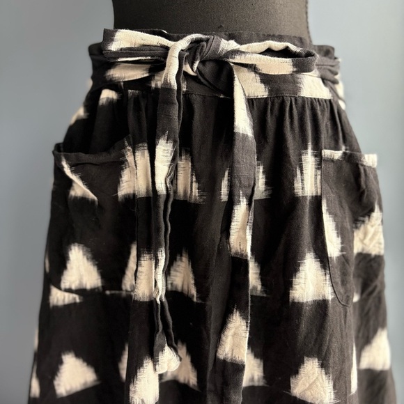 Passion Lilie Black & White Tie Waist Knee Length A-Line Skirt w Pockets - Picture 9 of 14